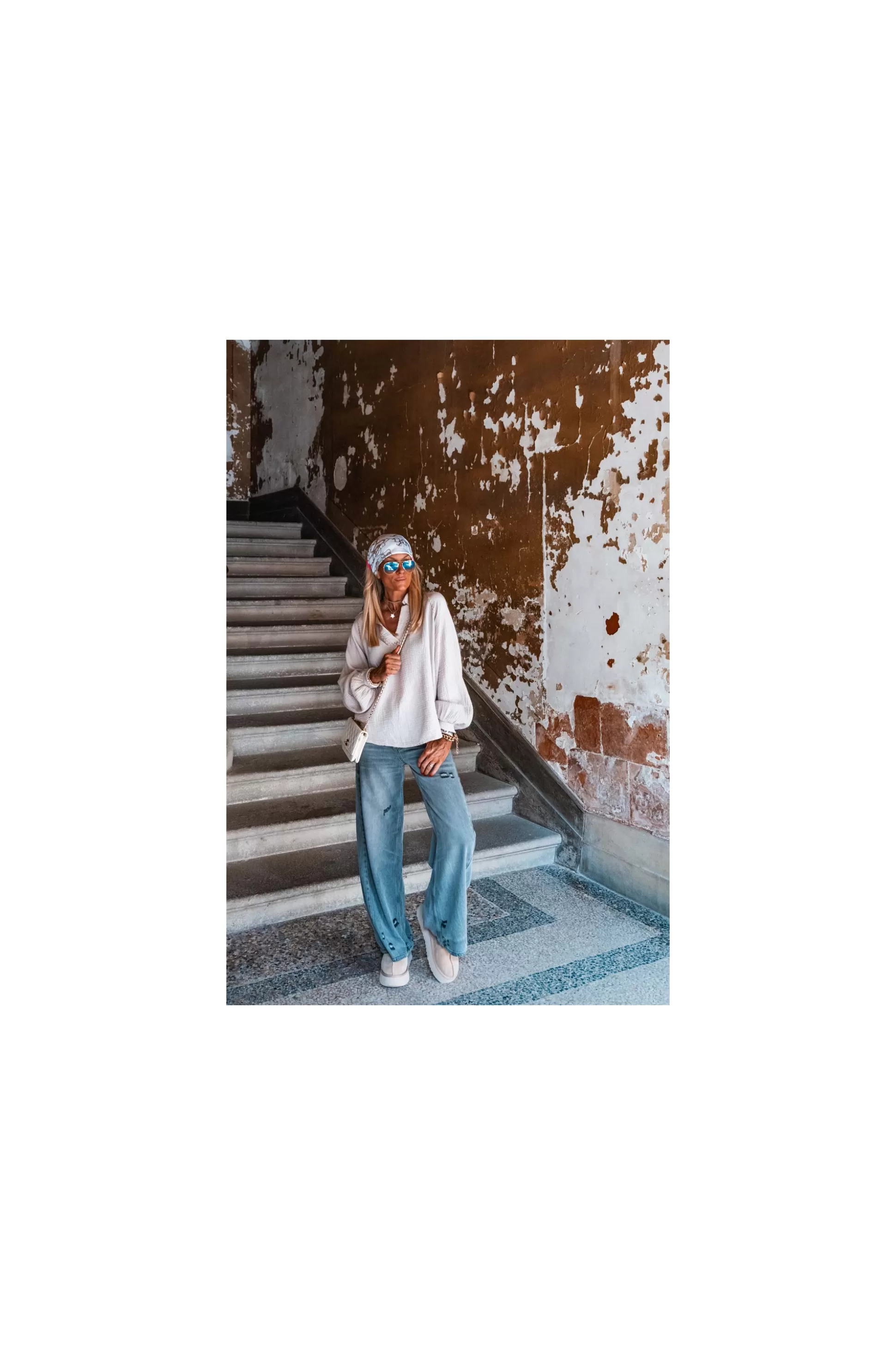 Online Blouse Kindly Beige Blouses / Chemises